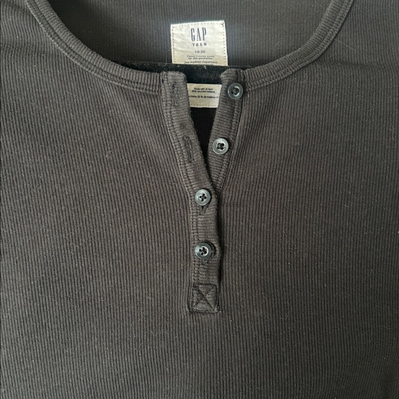 GAP Black Long Sleeve Tee - Picture 4 of 4